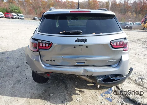 2021 Jeep Compass Latitude 4X4 z USA, uszkodzony, nr VIN 3C4NJDBBXMT544491